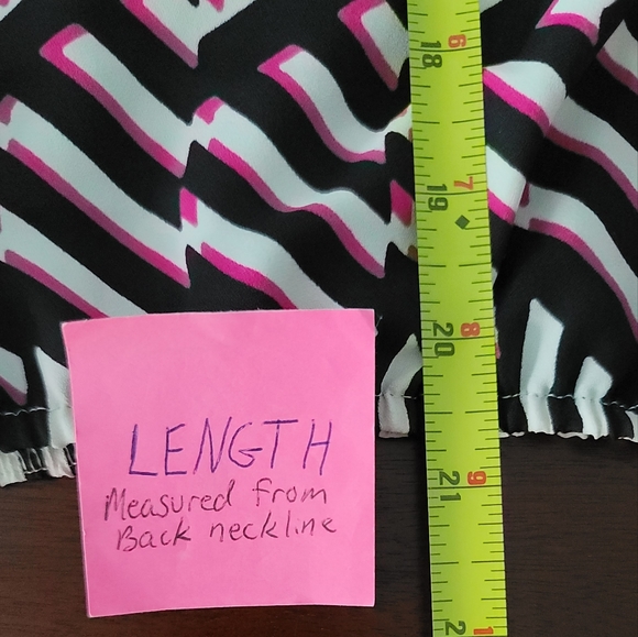 Express Geometric Blouse - Picture 3 of 5